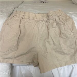 Uniqlo Beige High-Waist Elastic Shorts